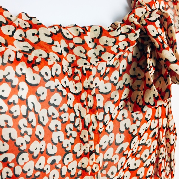 Dainty Chiffon Bow-Tie Blouse - Picture 3 of 4